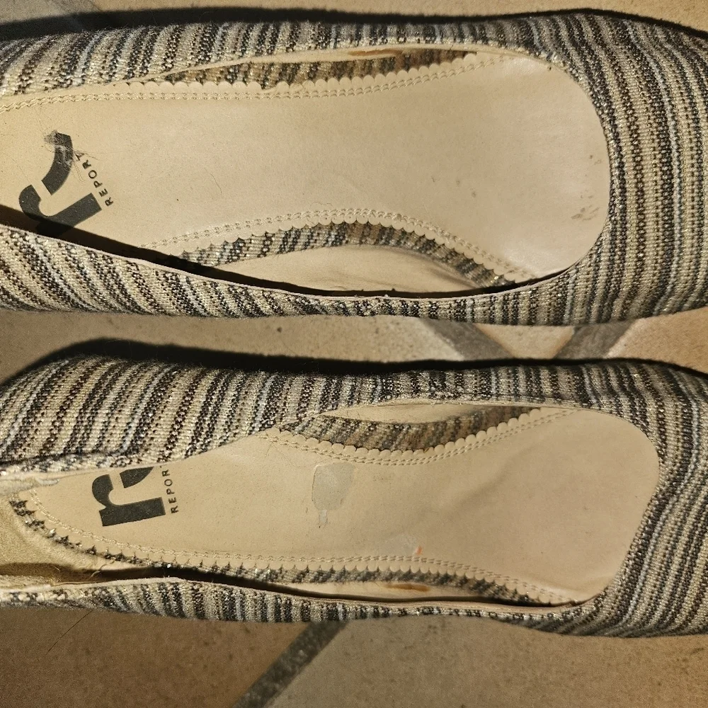 Report Womans Wedge Style Open Toe Shoe Size 10